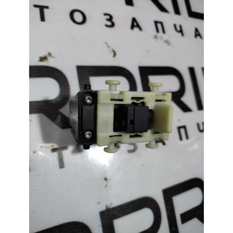 Кнопка стеклоподъемника (электрика / кнопки) Mercedes-Benz C-class W203 1.8 M111.951 a2038200210