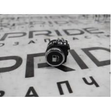 Кнопка открытия лючка топливного бака