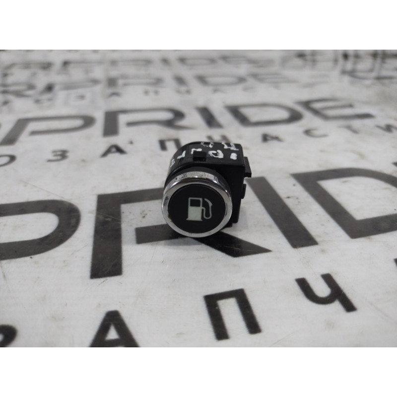 Кнопка открытия лючка топливного бака (электрика / кнопки) Dodge Dart PF 2014 2.4 68141862aa