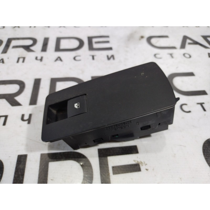Кнопка стеклоподъемника (электрика / кнопки) Opel Insignia A 2009 2.0 DTH 13301884