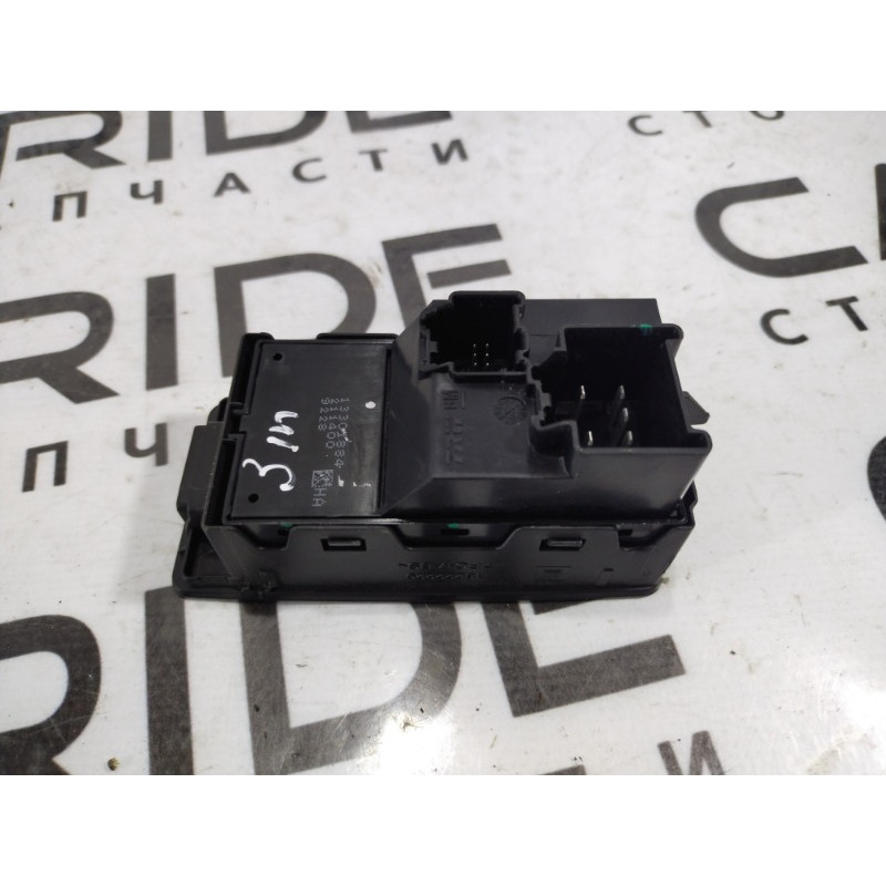 Кнопка стеклоподъемника (электрика / кнопки) Opel Insignia A 2009 2.0 DTH 13301884