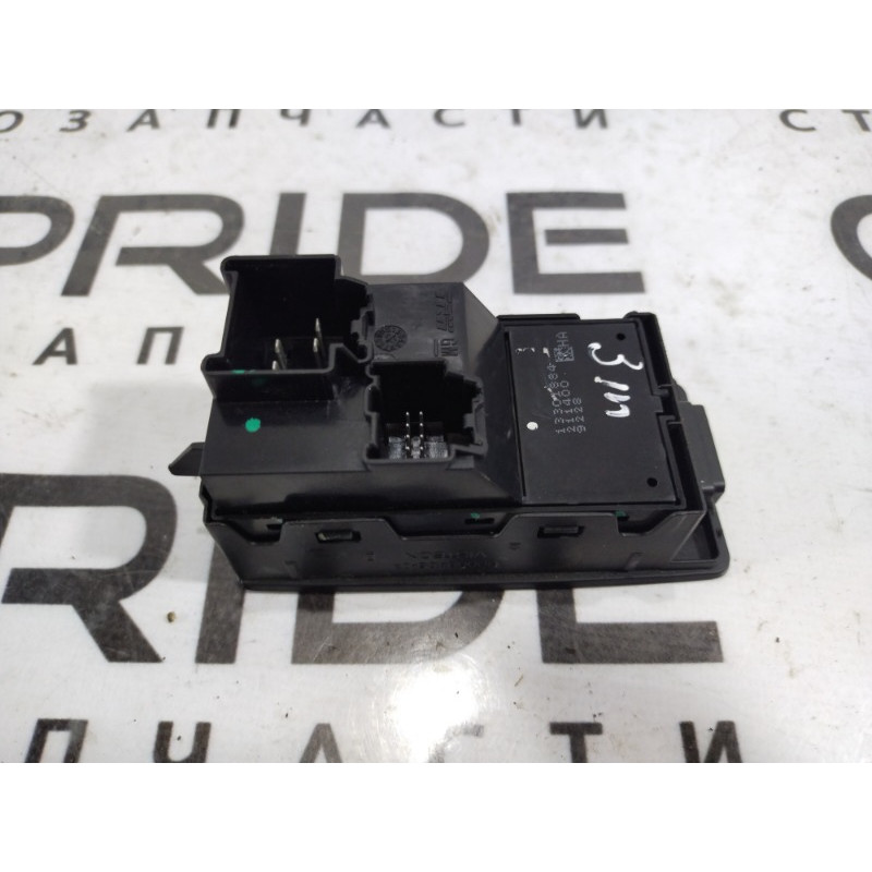 Кнопка стеклоподъемника (электрика / кнопки) Opel Insignia A 2009 2.0 DTH 13301884