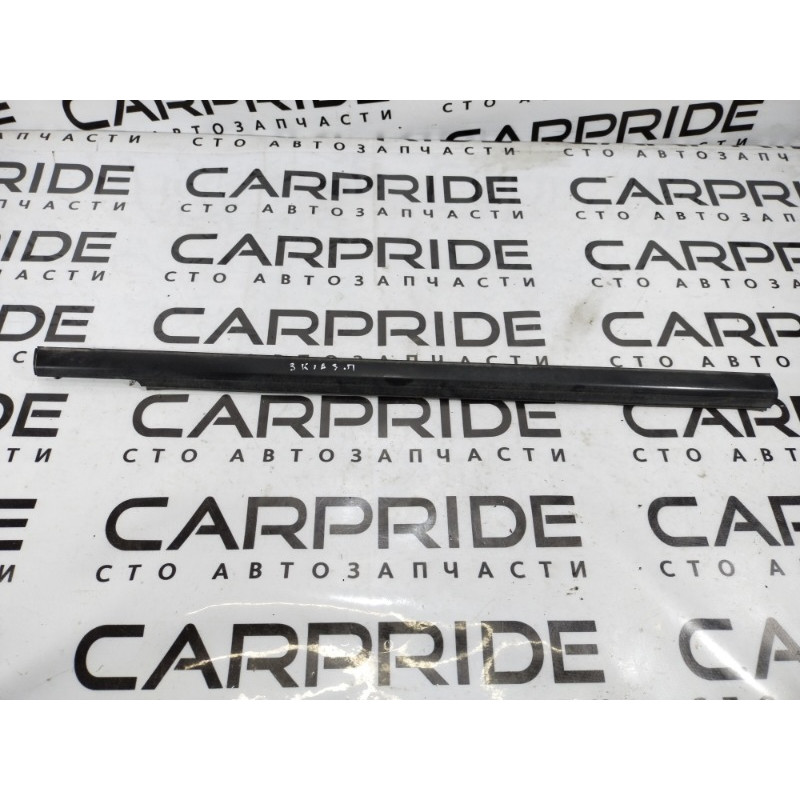 Молдинг стекла (кузов и элементы) KIA Sorento BL 2005 2.5 CRDI 832203E000