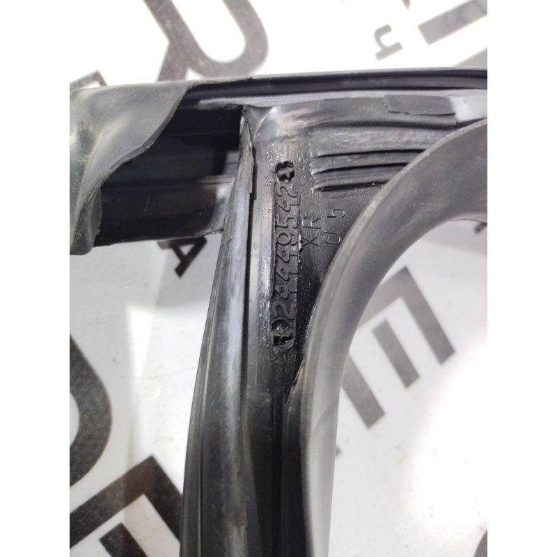 Уплотнитель проема двери (кузов и элементы) Opel SIGNUM 1 2006 2.2 YH 24449542