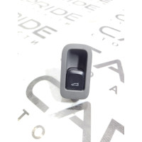 Кнопка открывания крышки багажника