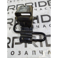 Петля двери