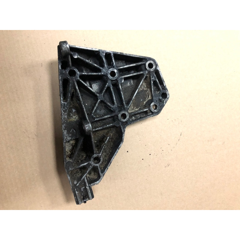 Кронштейн компрессора кондиционера (кронштейны двигателя) BMW 5-series E39 64552246146