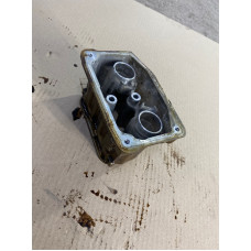 Вставка в гніздо свічки