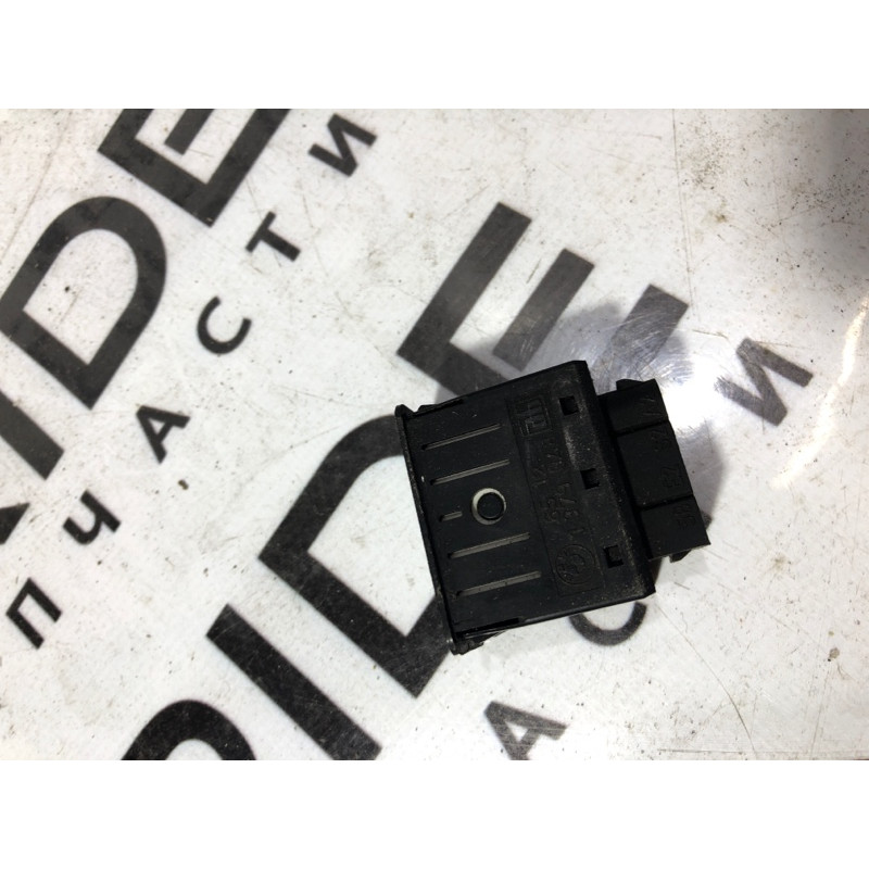 Кнопка регулировки громкости (электрика / кнопки) BMW 3-series E30 65121379048