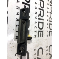 Кнопка відкривання кришки багажника