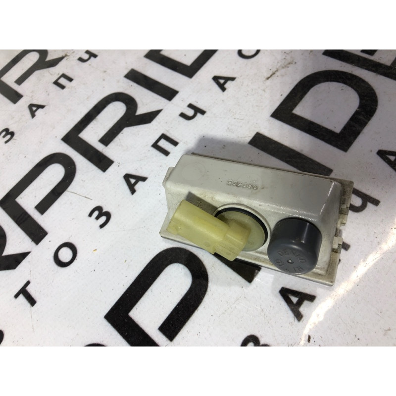 Плафон подсветки номера (оптика) Land Rover Discovery 3 2009 xfc500040