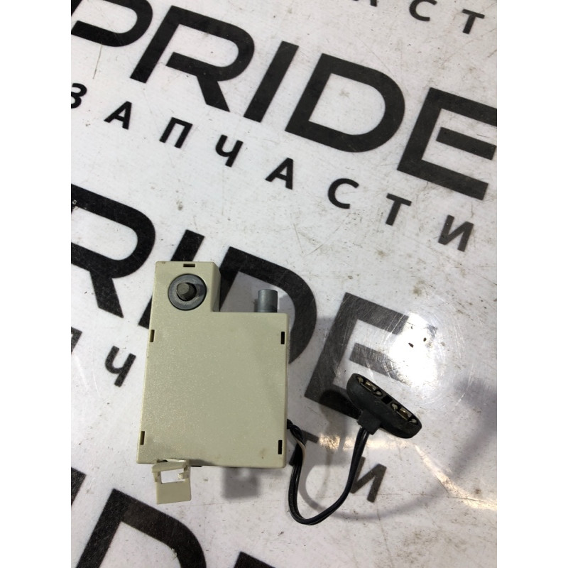 Антенна (электрика) Land Rover Discovery 3 2009 xuc000072a