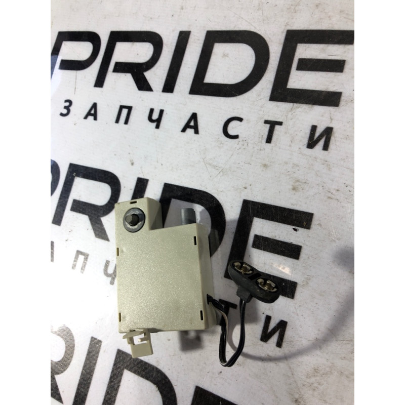 Антенна (электрика) Land Rover Discovery 3 2009 xuc000072a