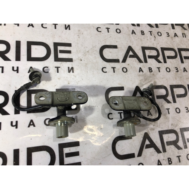 Петля багажника (кузов и элементы) Land Rover Discovery 3 2009