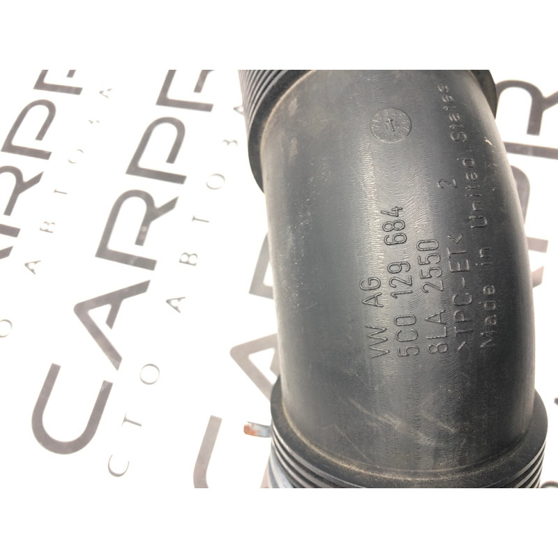 Патрубок воздушного фильтра (впускная система) Volkswagen Passat B7 2014 1.8 5c0129684