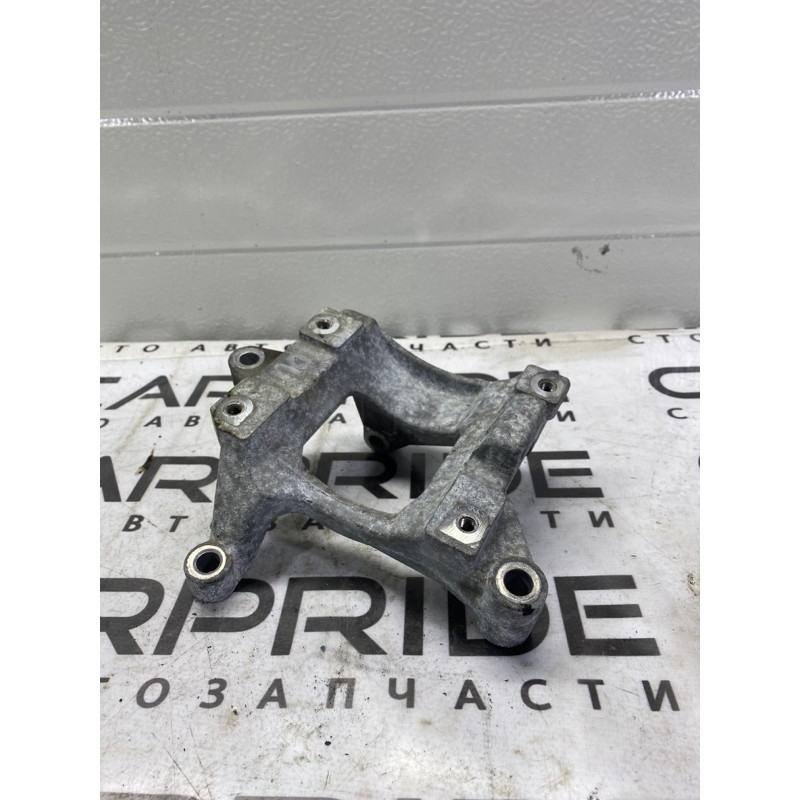 Кронштейн компрессора кондиционера (кронштейны двигателя) Subaru Outback BS 2016 2.5 23950AA14A