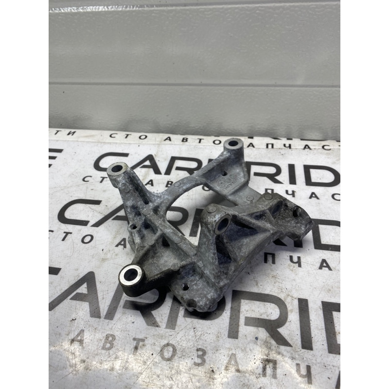 Кронштейн компрессора кондиционера (кронштейны двигателя) Subaru Outback BS 2016 2.5 23950AA14A