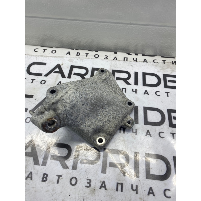 Кріплення подушки двигуна (кронштейни двигуна) Mercedes-Benz GL X164 2012 4.6 a2722234204