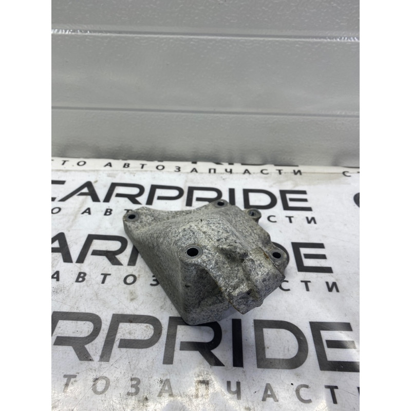 Кріплення подушки двигуна (кронштейни двигуна) Mercedes-Benz GL X164 2012 4.6 a2722234204