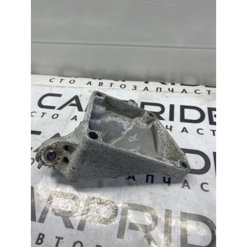 Кріплення подушки двигуна (кронштейни двигуна) Mercedes-Benz GL X164 2012 4.6 a2722234204