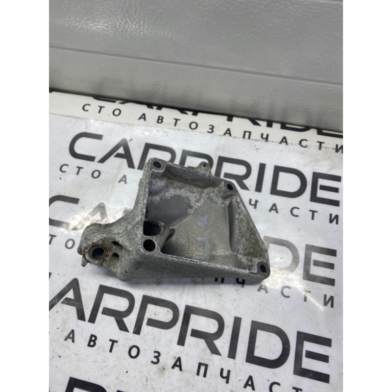 Кріплення подушки двигуна (кронштейни двигуна) Mercedes-Benz GL X164 2012 4.6 a2722234204