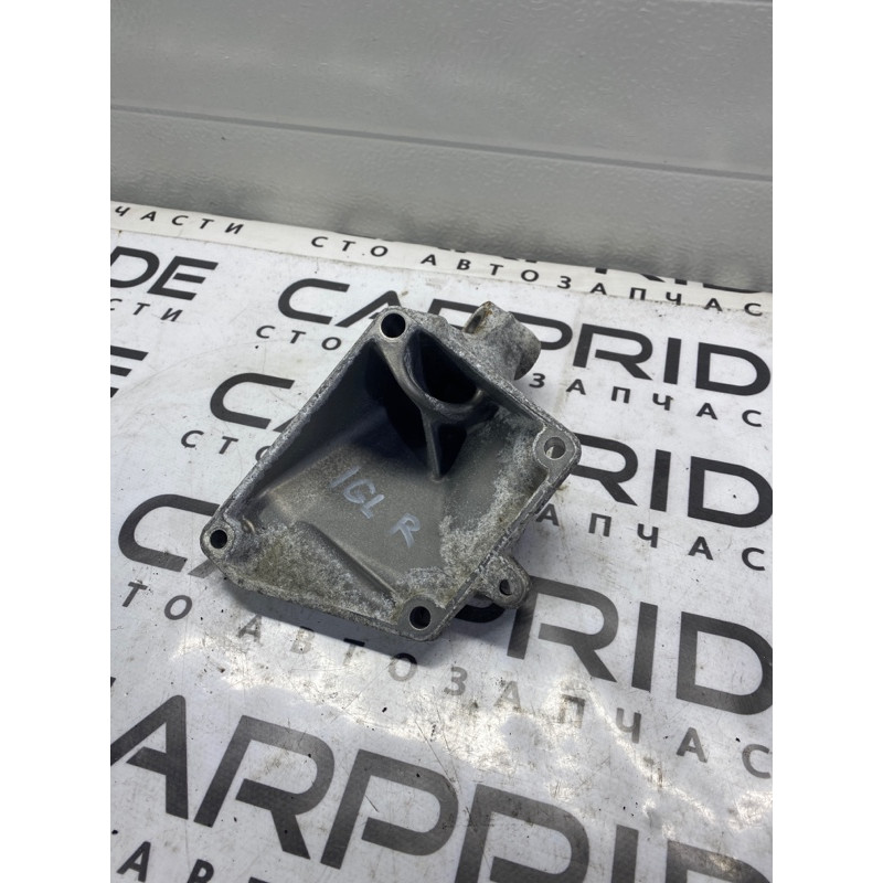 Кріплення подушки двигуна (кронштейни двигуна) Mercedes-Benz GL X164 2012 4.6 a2722234204