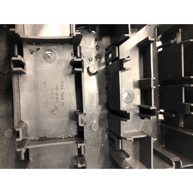 Корпус блока предохранителей (кузов и элементы) Cadillac Xt5 1 2016 3.6 7154785630