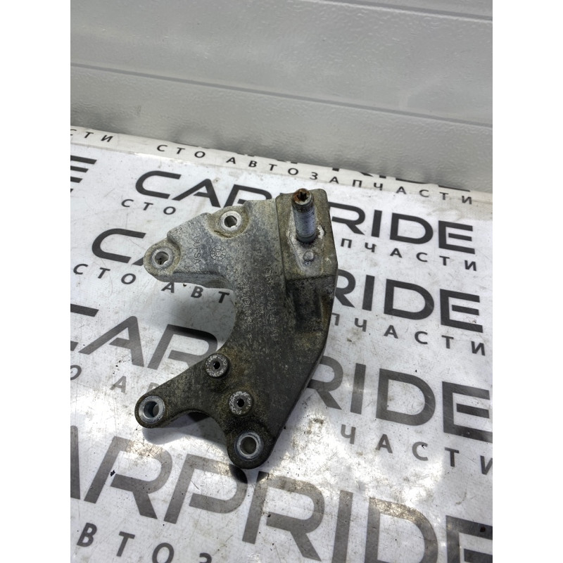 Кронштейн двигателя (кронштейны двигателя) FORD Fusion MK5 2016 2.5 dg937m125ad