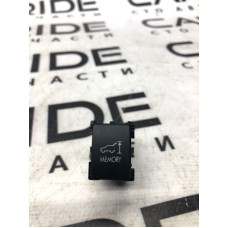 Кнопка открывания крышки багажника