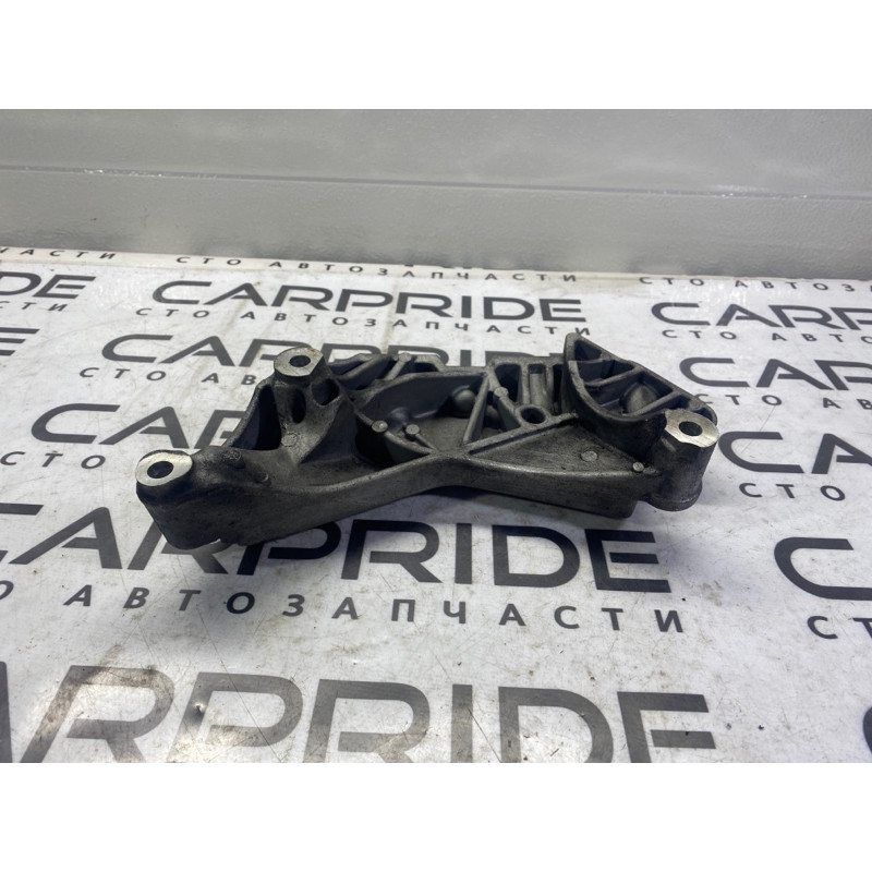 Кронштейн двигателя (кронштейны двигателя) Volkswagen Passat B7 2014 1.8 06k199207a