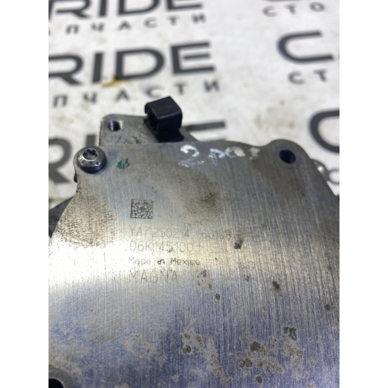 Вакуумный насос (тормозная система) Volkswagen Passat B7 2014 1.8 06K145100J