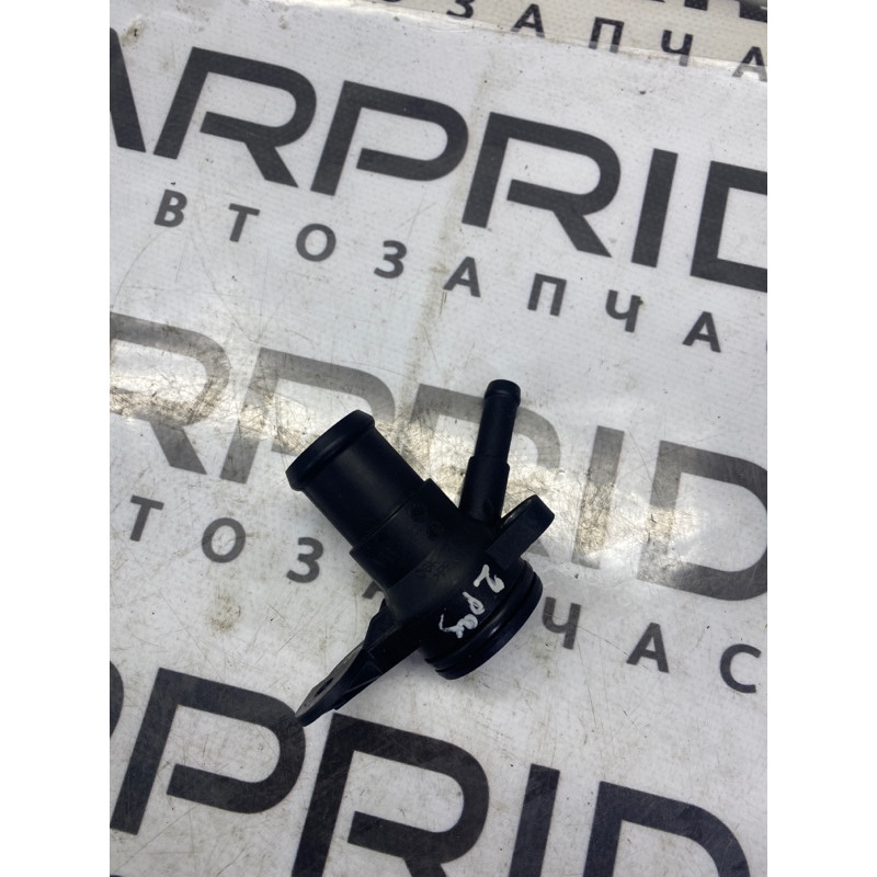 Фланец системы охлаждения (система охлаждения) Volkswagen Passat B7 2014 1.8 06K121132H