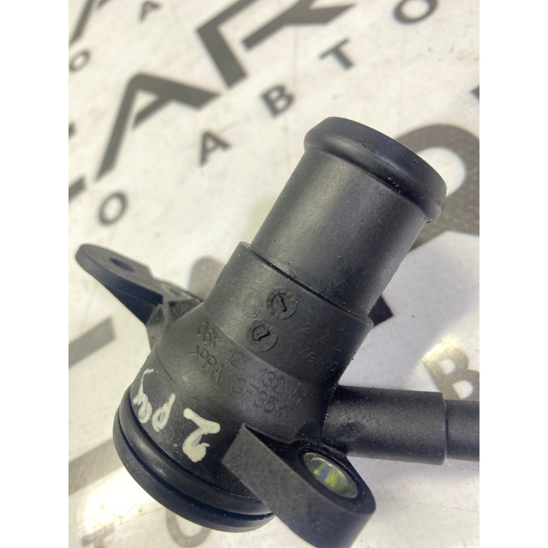 Фланец системы охлаждения (система охлаждения) Volkswagen Passat B7 2014 1.8 06K121132H