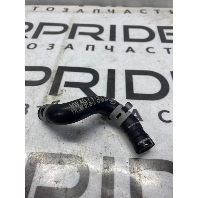 Патрубок (система охлаждения) Volkswagen Passat B7 2014 1.8 06k121051g
