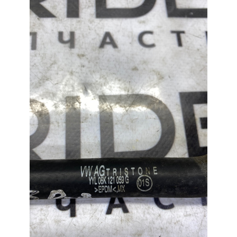 Патрубок (система охлаждения) Volkswagen Passat B7 2014 1.8 06k121059g