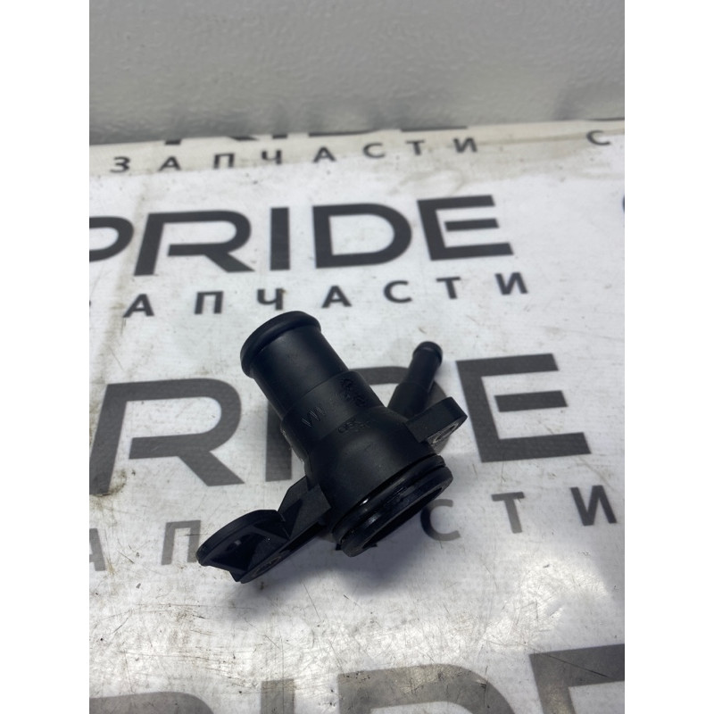 Фланец системы охлаждения (система охлаждения) Volkswagen Passat B7 2014 1.8 06K121132H