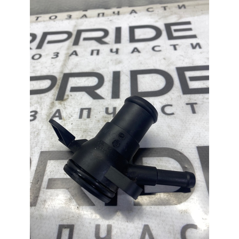 Фланец системы охлаждения (система охлаждения) Volkswagen Passat B7 2014 1.8 06K121132H