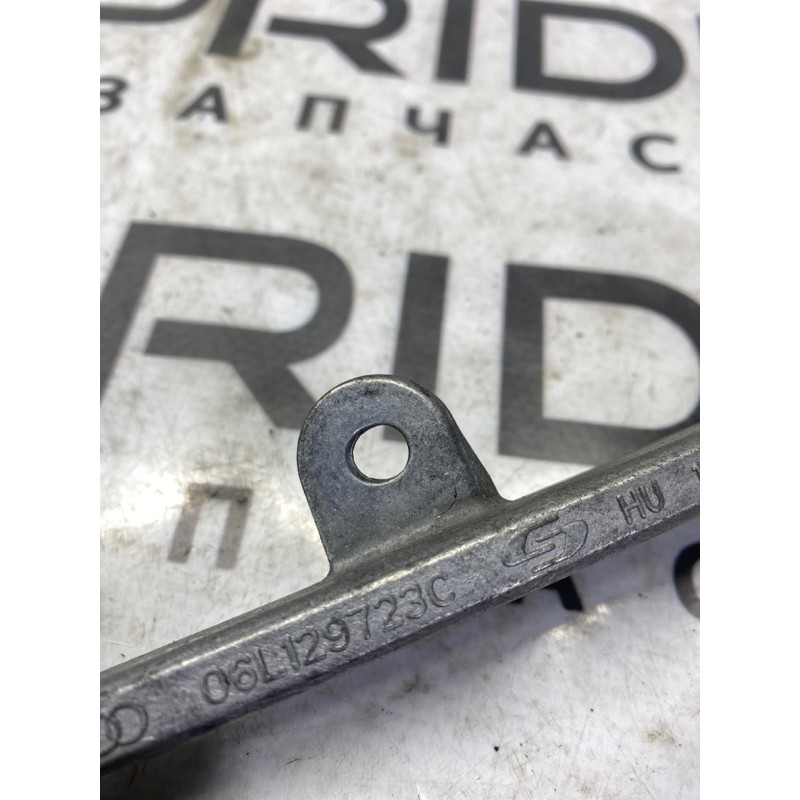 Кронштейн впускного коллектора (кронштейны двигателя) Volkswagen Passat B7 2014 1.8 06l129723c