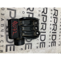 Кронштейн двигуна