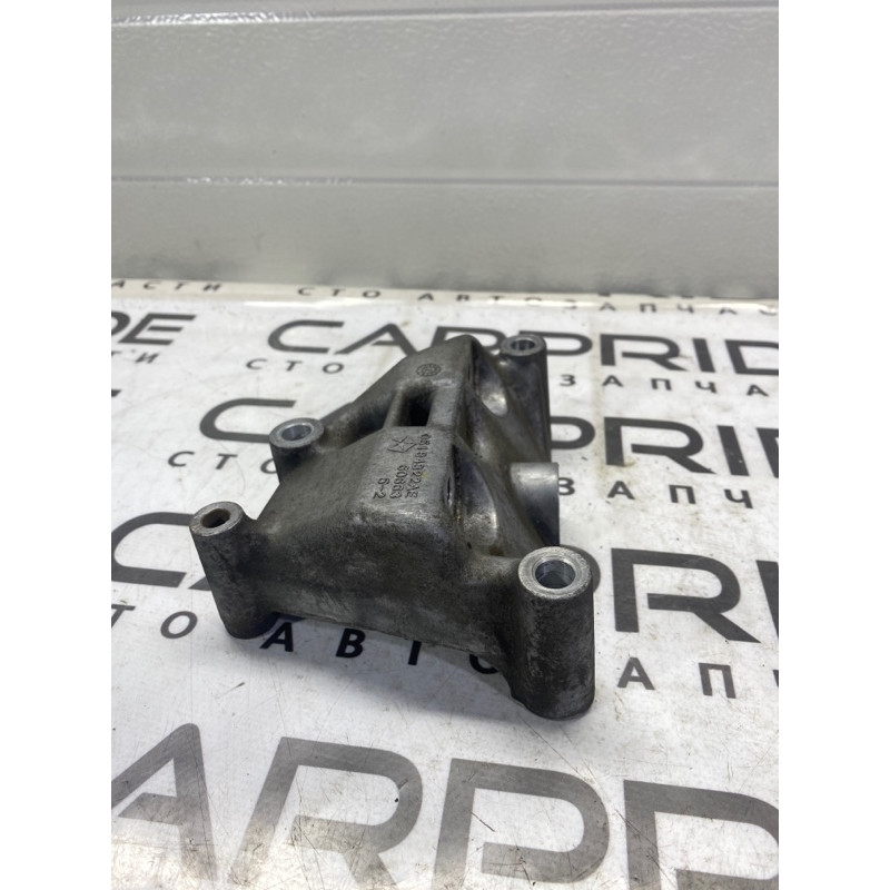 Кронштейн двигателя (кронштейны двигателя) Dodge Journey SXT 2013 3.6 05184322ae
