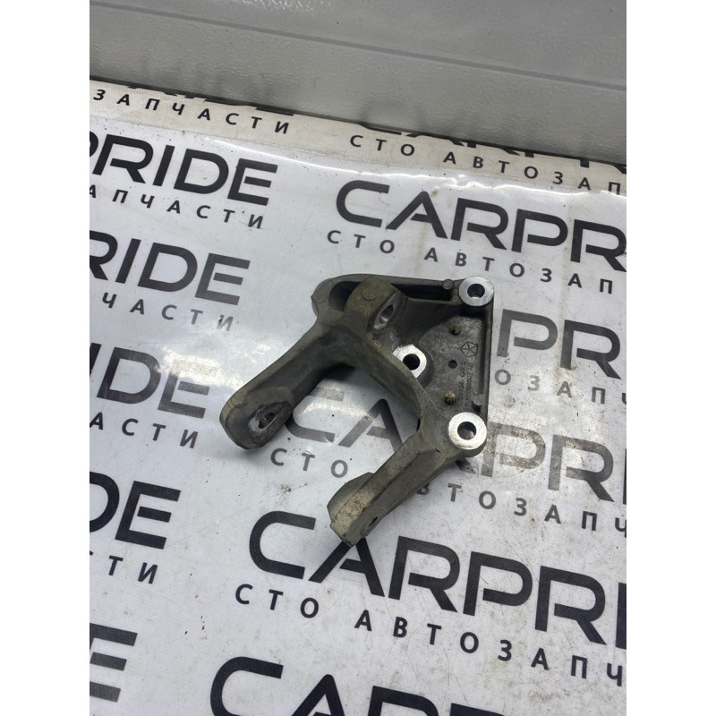 Кронштейн подушки двигателя (кронштейны двигателя) Dodge Journey SXT 2013 3.6 05090607ab