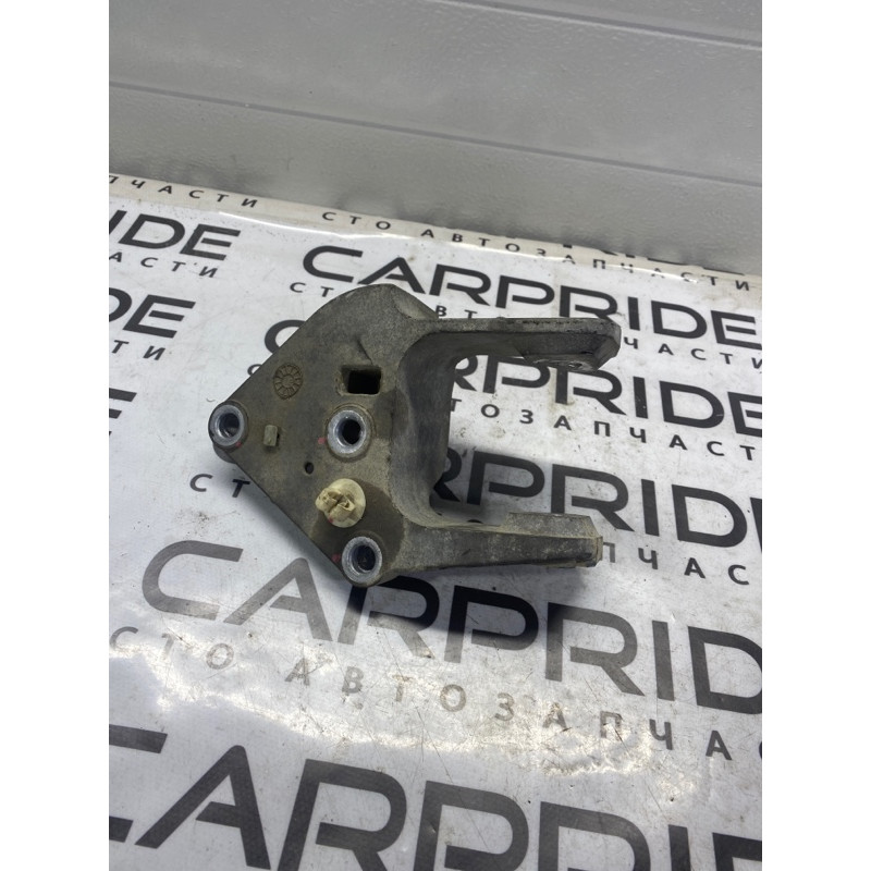 Кронштейн подушки двигателя (кронштейны двигателя) Dodge Journey SXT 2013 3.6 05090607ab