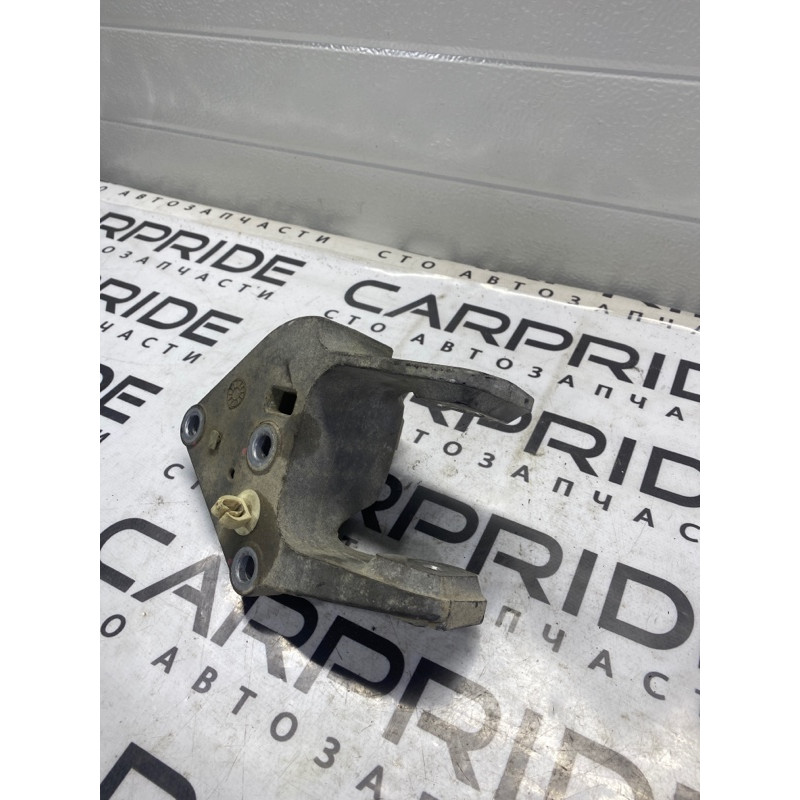 Кронштейн подушки двигателя (кронштейны двигателя) Dodge Journey SXT 2013 3.6 05090607ab