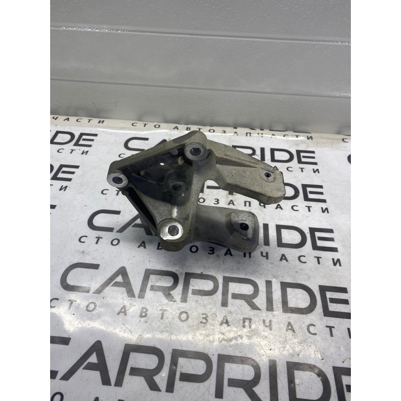 Кронштейн подушки двигателя (кронштейны двигателя) Dodge Journey SXT 2013 3.6 05090607ab