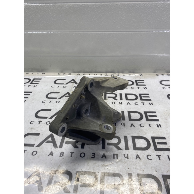 Кронштейн подушки двигателя (кронштейны двигателя) Dodge Journey SXT 2013 3.6 05090607ab