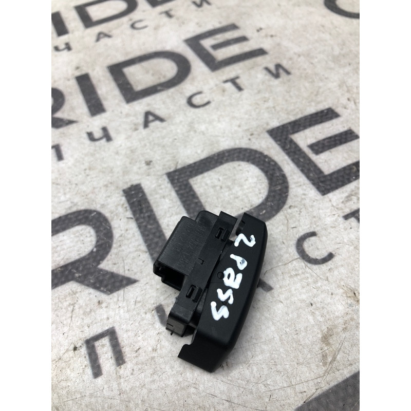 Кнопка блокировки центрального замка (электрика / кнопки) Volkswagen Passat B7 2014 1.8 561962126a