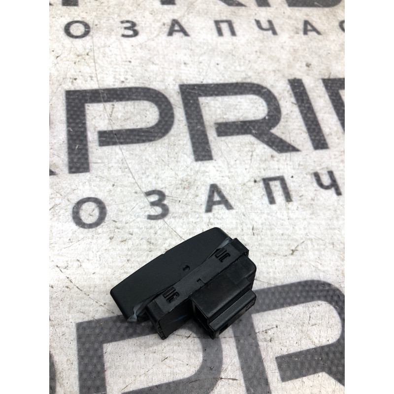 Кнопка блокировки центрального замка (электрика / кнопки) Volkswagen Passat B7 2014 1.8 561962126a