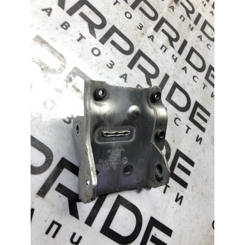 Крепление радиатора (кузов и элементы) BMW 5-series F10 2011 3.0 N55B30 51117186514