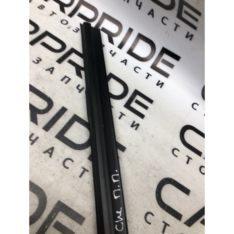 Молдинг стекла внутренний (наружные элементы кузова) Jeep Cherokee KL 2014 3.2 68103084AB