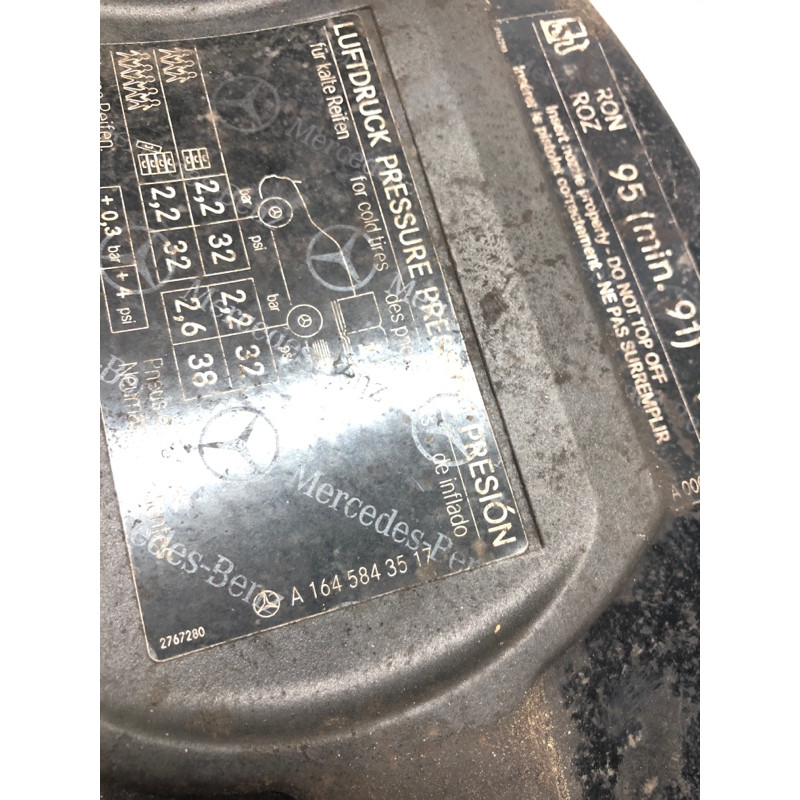 Лючок топливного бака (кузов и элементы) Mercedes-Benz GL X164 2012 4.6 a1646300867